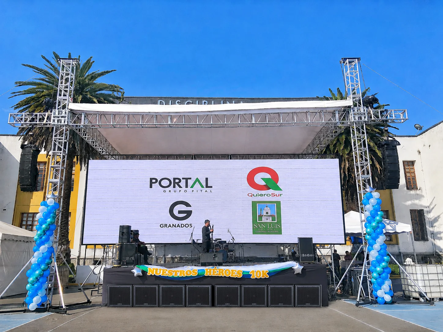 Configuración line array alquiler sonido profesional Ecuador